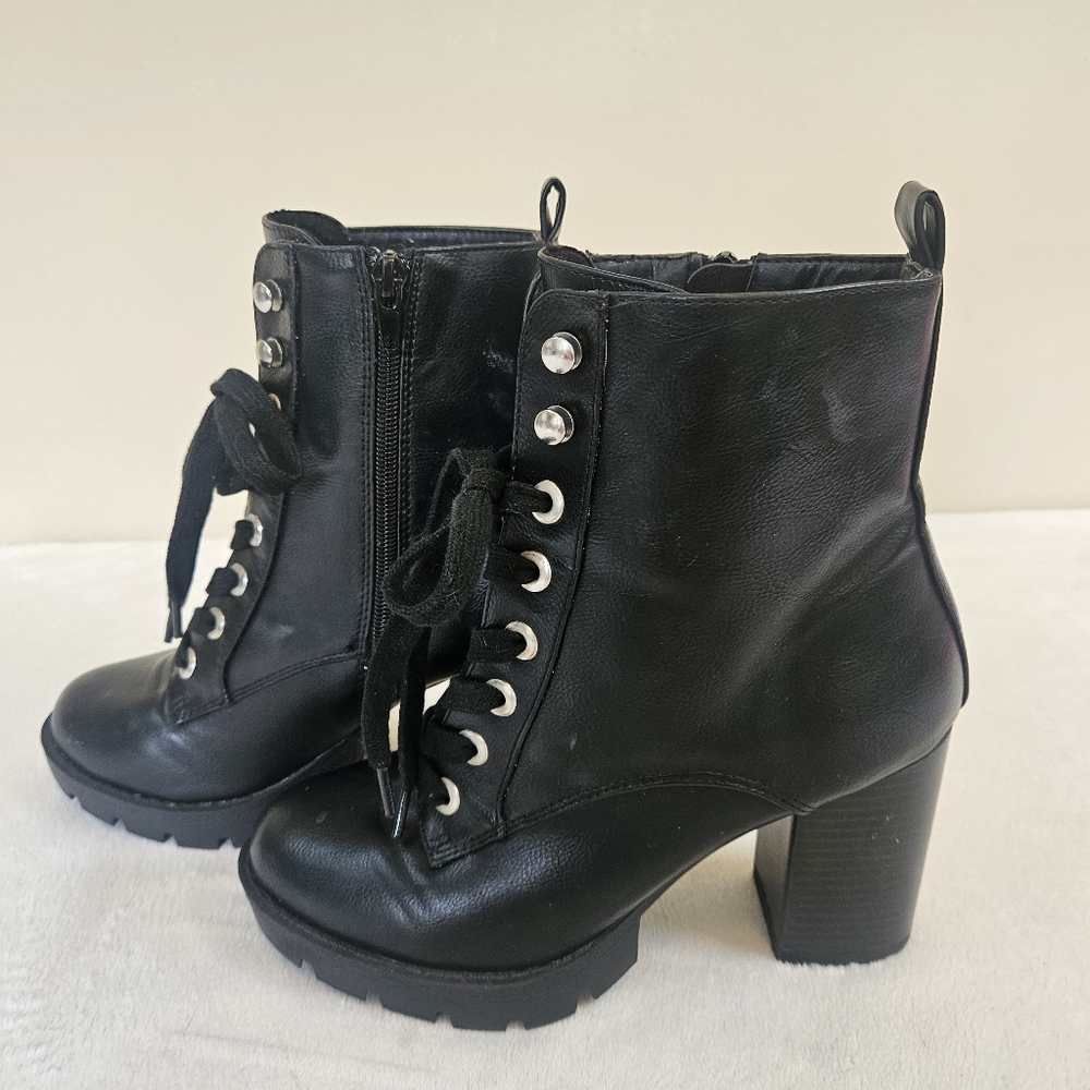 NWOT XOXO Regina Combat Boots Women Size 6.5 Black Lace-Up Chunky Heels Platform